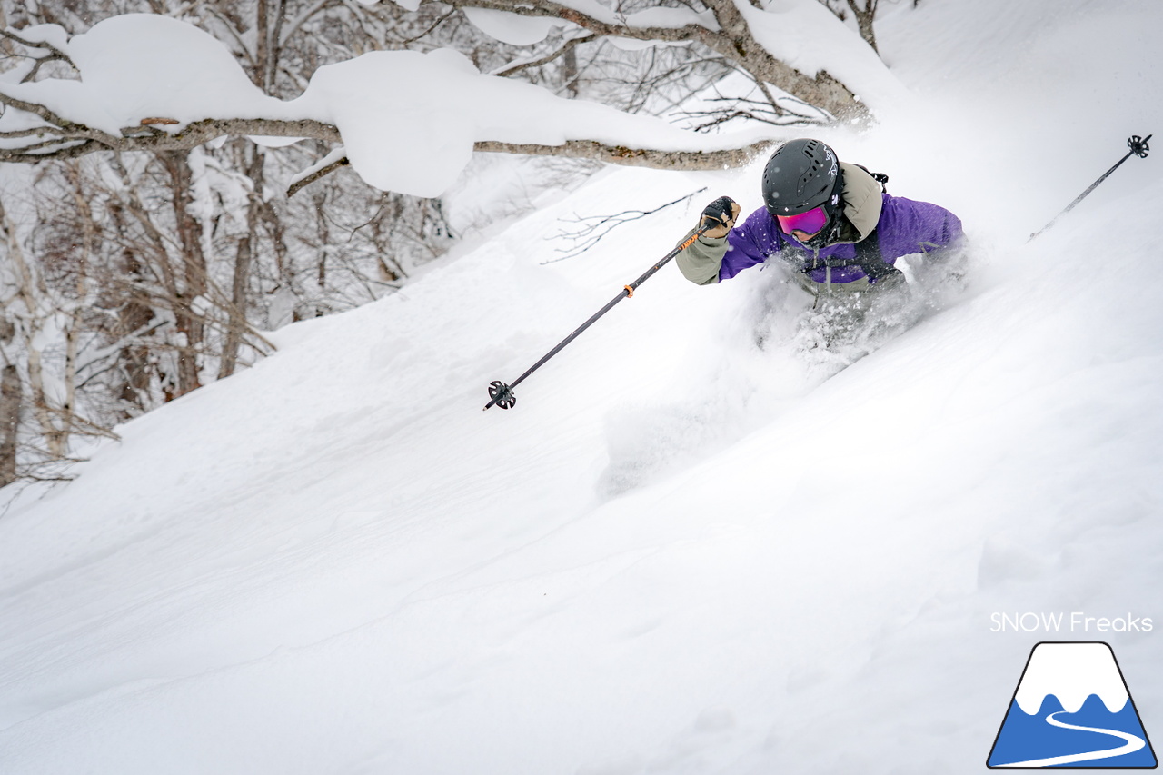 サッポロテイネ｜プロスキーヤー・中西太洋さんが、今季 SNOW Freaks 初登場。コンディション良好なゲレンデ＆パウダーを滑る、そして、撮る！